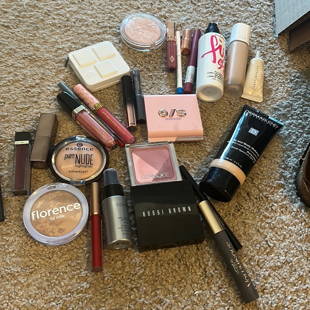 High end makeup bundle